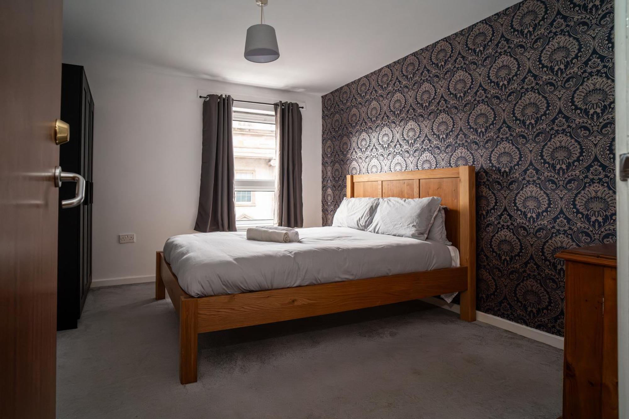 Central Apartment In Belfast City Centre - Sleeps 5 People ภายนอก รูปภาพ