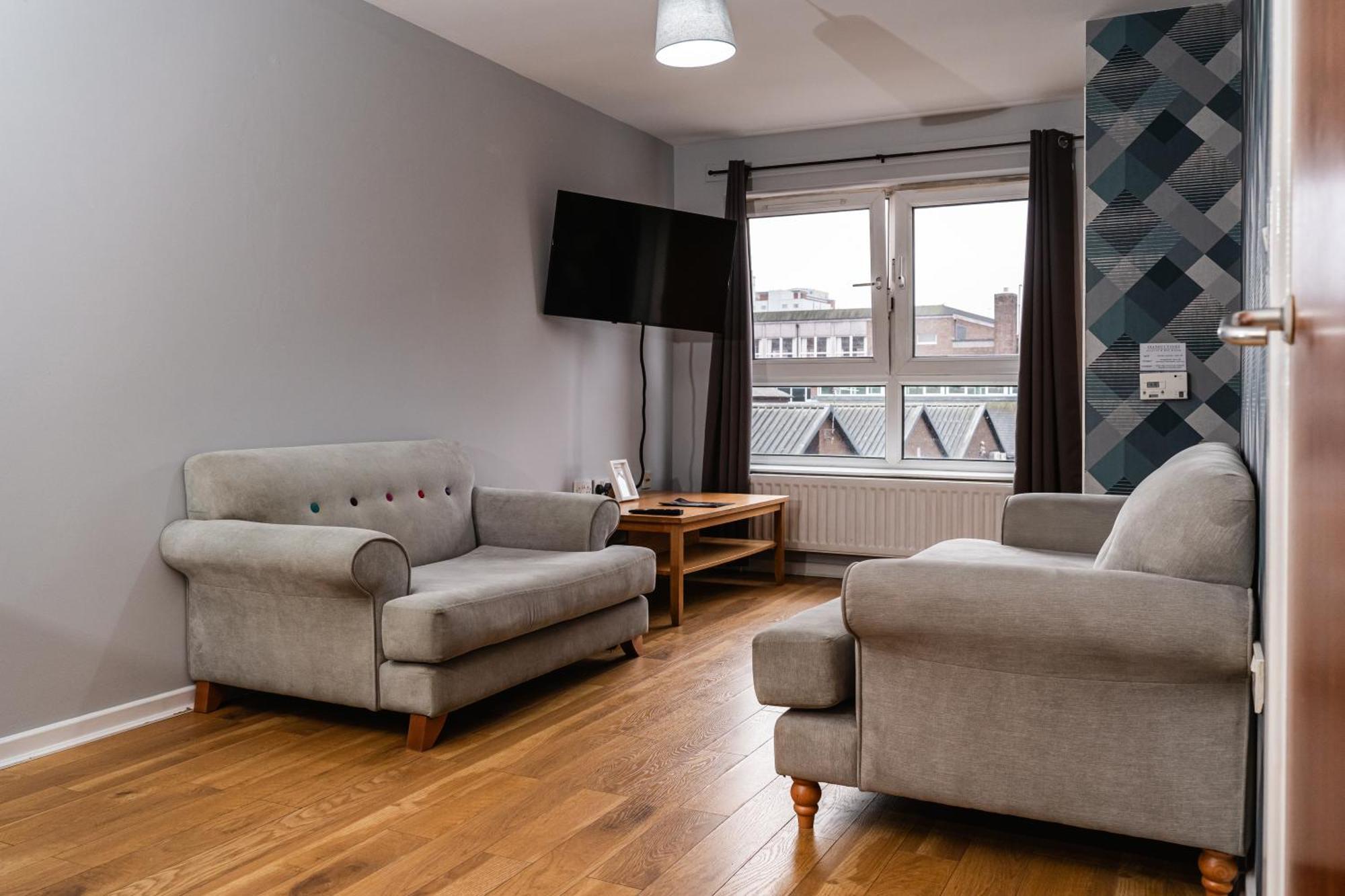 Central Apartment In Belfast City Centre - Sleeps 5 People ภายนอก รูปภาพ