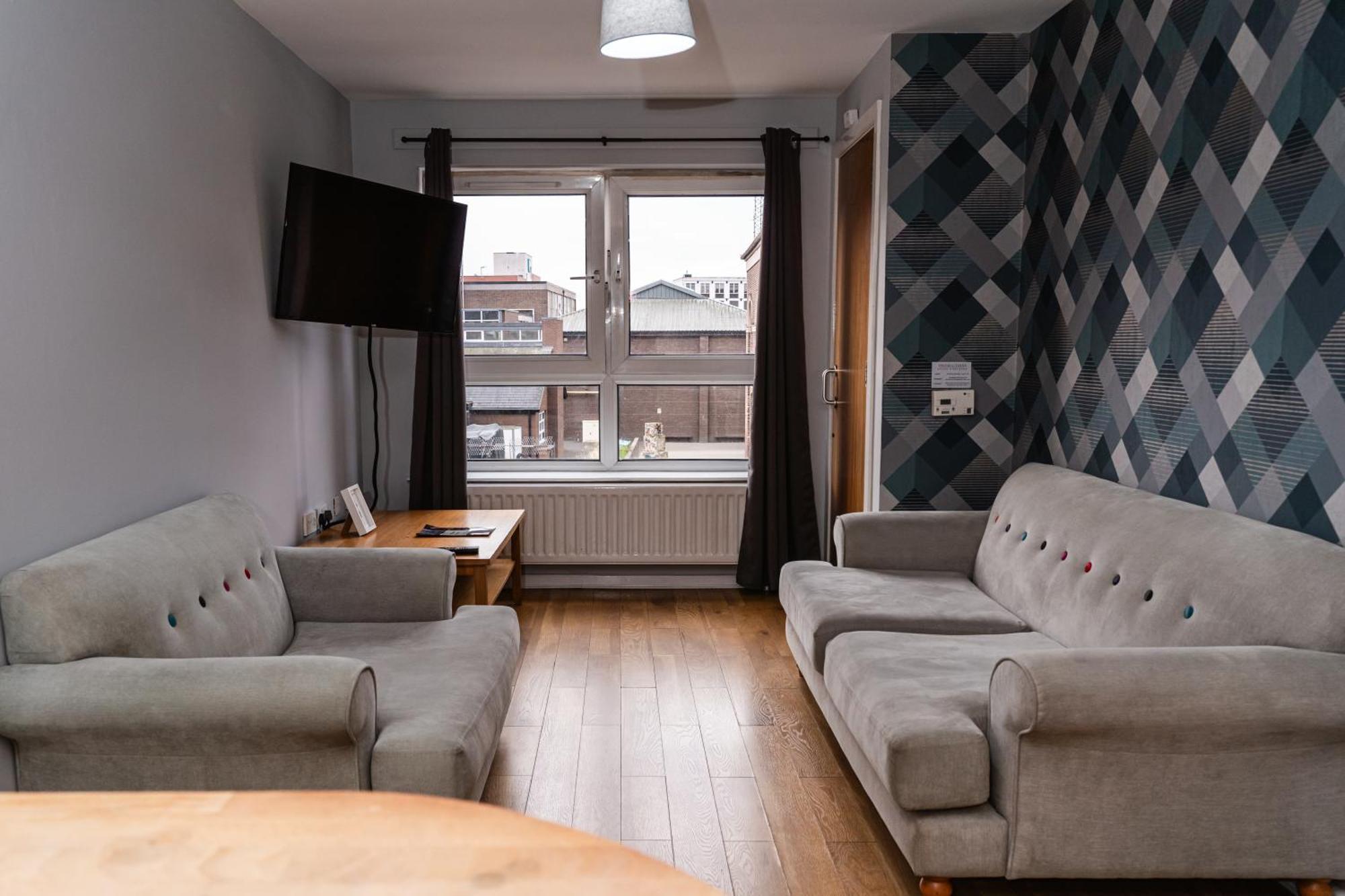 Central Apartment In Belfast City Centre - Sleeps 5 People ภายนอก รูปภาพ