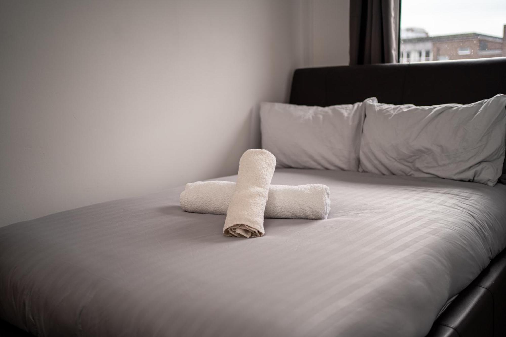 Central Apartment In Belfast City Centre - Sleeps 5 People ภายนอก รูปภาพ